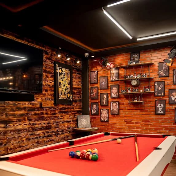 Professional billiards table at The Barber Bro barbershop lounge in Salé, Morocco - premium grooming experience